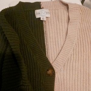 3 Button up vneck sweater w color blocking green (forest) & tan sized xl